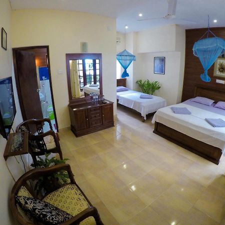 Temple View Apartment Канди Екстериор снимка