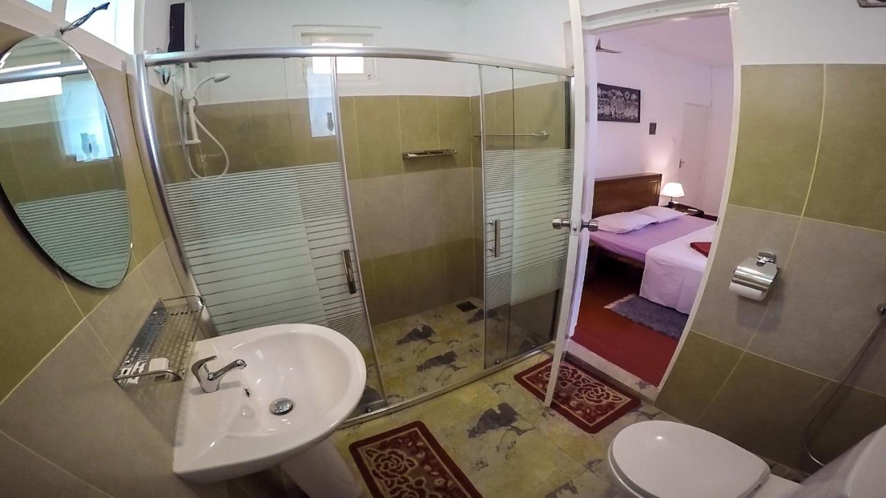 Temple View Apartment Канди Екстериор снимка