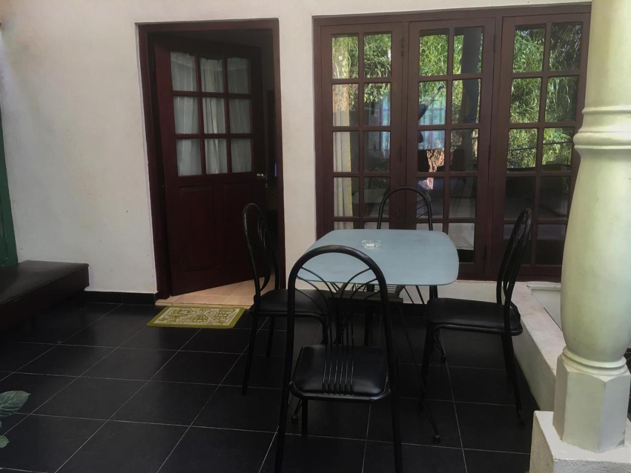 Temple View Apartment Канди Екстериор снимка