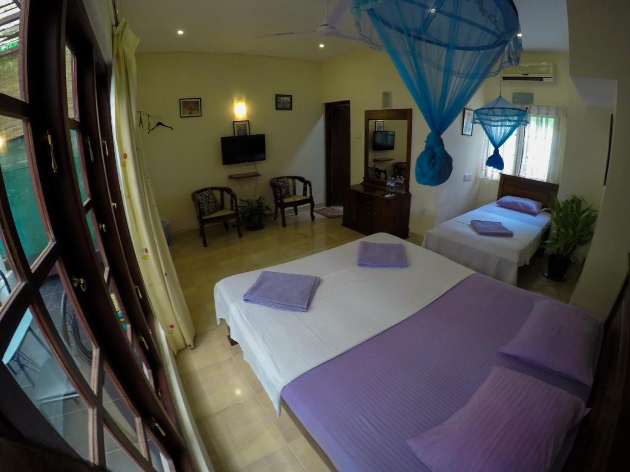 Temple View Apartment Канди Екстериор снимка