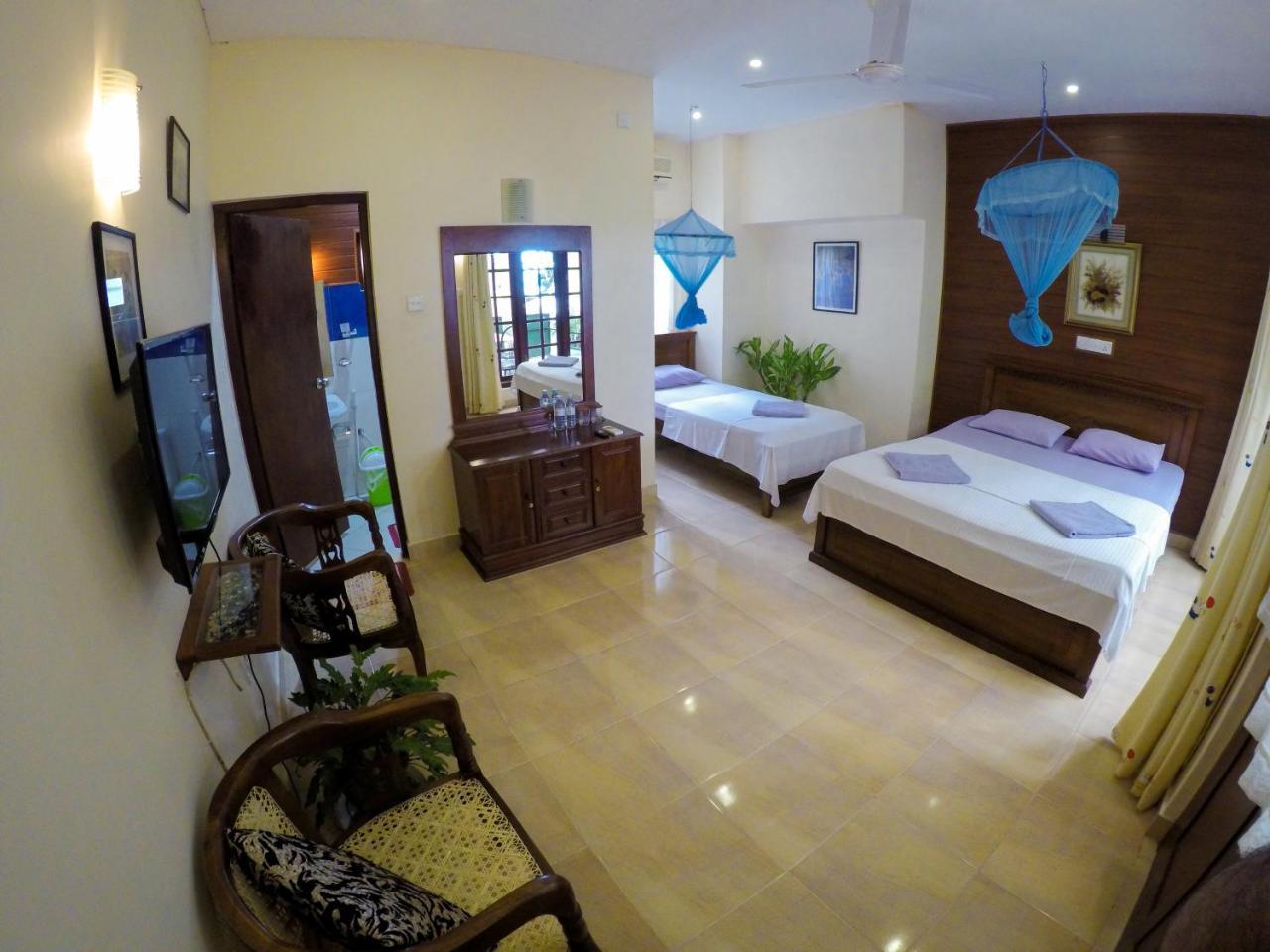 Temple View Apartment Канди Екстериор снимка