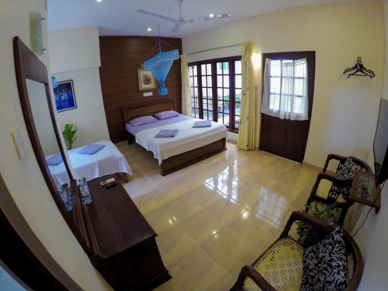 Temple View Apartment Канди Екстериор снимка